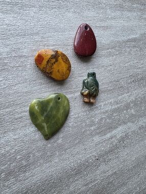 🌿 Natural Stone Pendants Lot (4 pcs) – Jasper & Jade Frog Carving